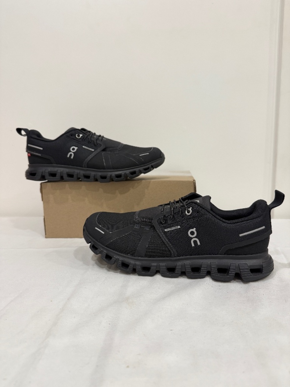 Gently Used W/O Box! Men's On Clouds ON Cloud 6 Waterproof All Black Size 8
